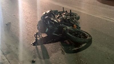 Mersin’in Erdemli ilçesinde hafif ticari araçla çarpışan motosikletin sürücüsü hayatını