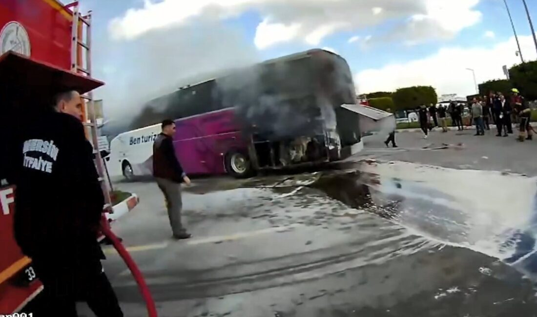 Yolcu otobüsünde çıkan yangın büyümeden söndürüldü Mersin‘de terminaldeki bir yolcu otobüsünde çıkan yangın itfaiye ekiplerinin zamanında