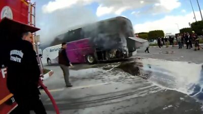 Mersin‘de terminaldeki bir yolcu otobüsünde çıkan yangın itfaiye ekiplerinin zamanında