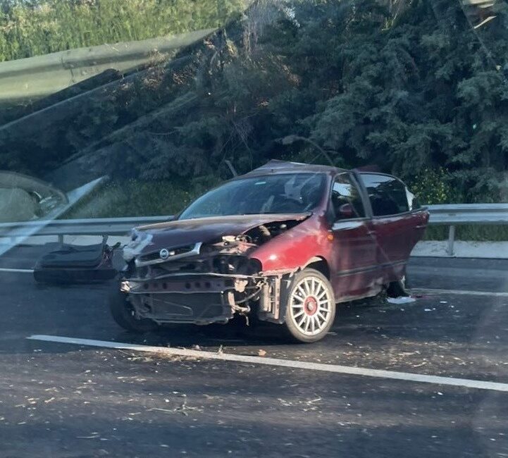 Mersin‘in Tarsus ilçesinde otomobillerin çarpıştığı kazada 1 kişi hayatını kaybetti,