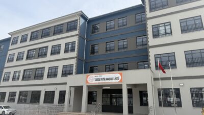 Mersin‘in Tarsus ilçesinde lise son sınıf öğrencisi, okulda tabanca ile