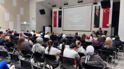 Mersin Eğitim ve Araştırma Şehir Hastanesinde düzenlenen panelde, dijital çağda