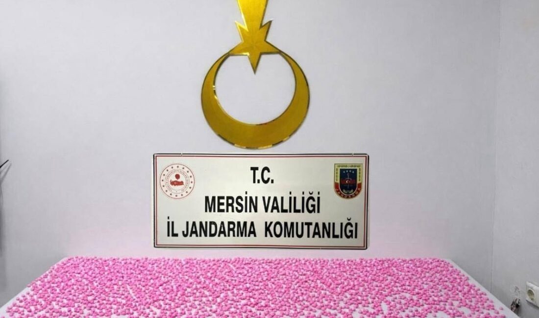 Mersin’de uyuşturucu haplarla yakalanan 2 şüpheli tutuklandı Mersin’de jandarma ekiplerinin düzenlediği operasyonda bin 350 adet uyuşturucu hap