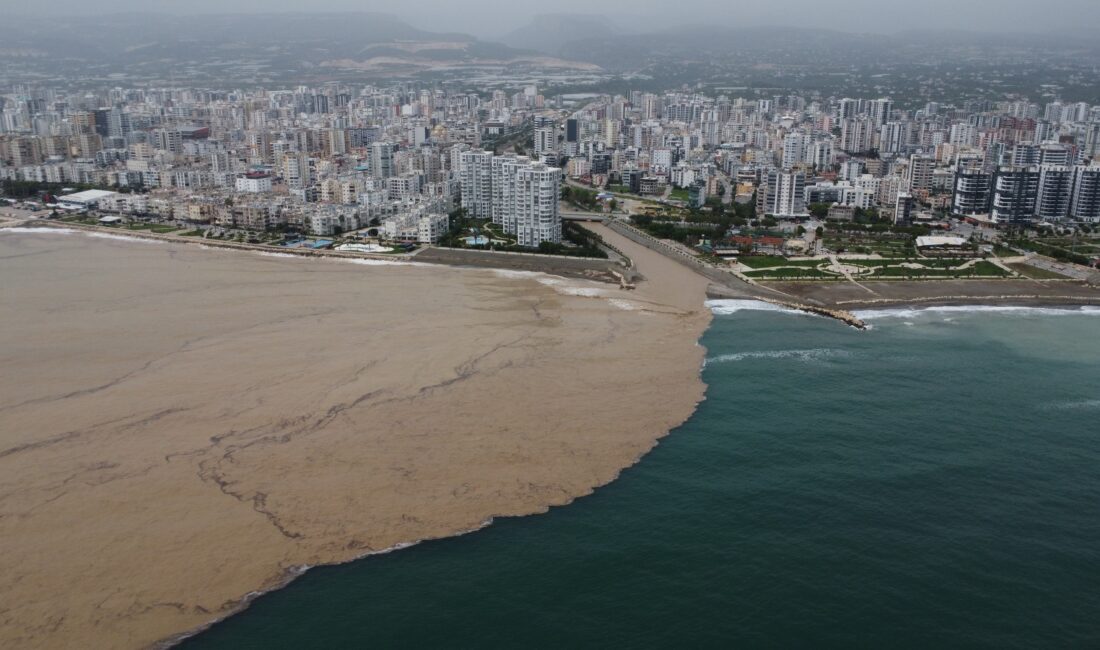 Mersin‘in yaylarında etkili olan yağışlarla oluşan sel suları dereleri coşturarak