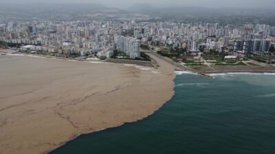 Mersin‘in yaylarında etkili olan yağışlarla oluşan sel suları dereleri coşturarak