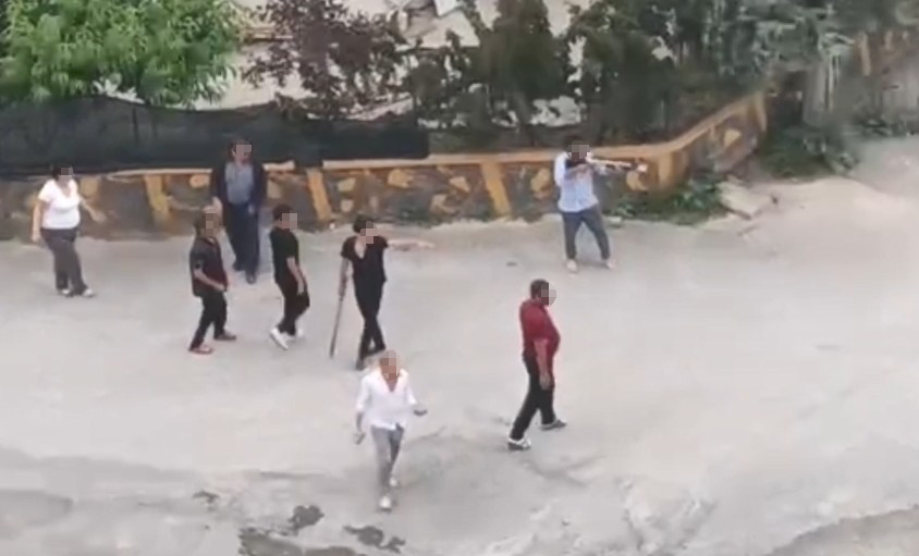 Mersin‘in Tarsus ilçesinde dün iki grup arasında çıkan taşlı kavganın