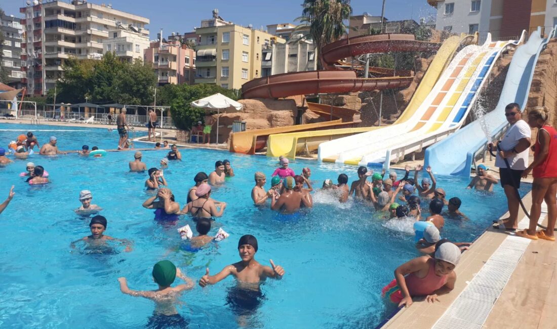 Tarsus Belediyesinin çocukları riskli sulama kanallarından uzak tutarak güvenli ortamlarda