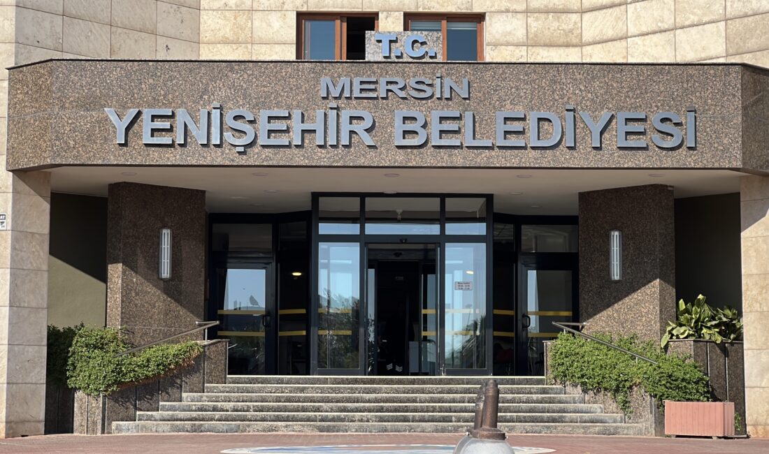 Mersin Yenişehir Belediyesi’ne yönelik düzenlenen 1’i belediye başkan yardımcısı 12 kişinin