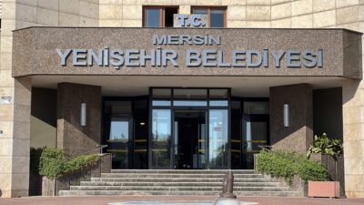 Mersin Yenişehir Belediyesi’ne yönelik düzenlenen 1’i belediye başkan yardımcısı 12 kişinin