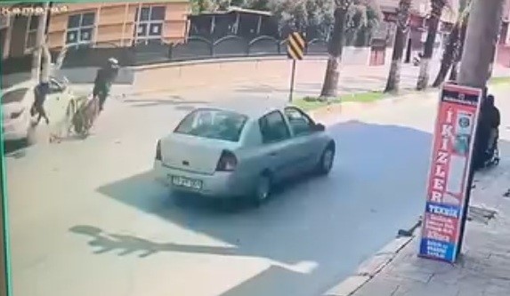 Mersin’in Tarsus ilçesinde otomobil ile motosikletin çarpıştığı trafik kazasında motosiklet