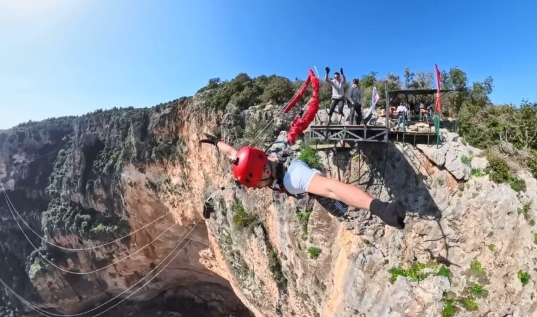 Mersin’de adrenalin sevenler, 220 metre yüksekliği bulunan vadinin üzerinden halatla