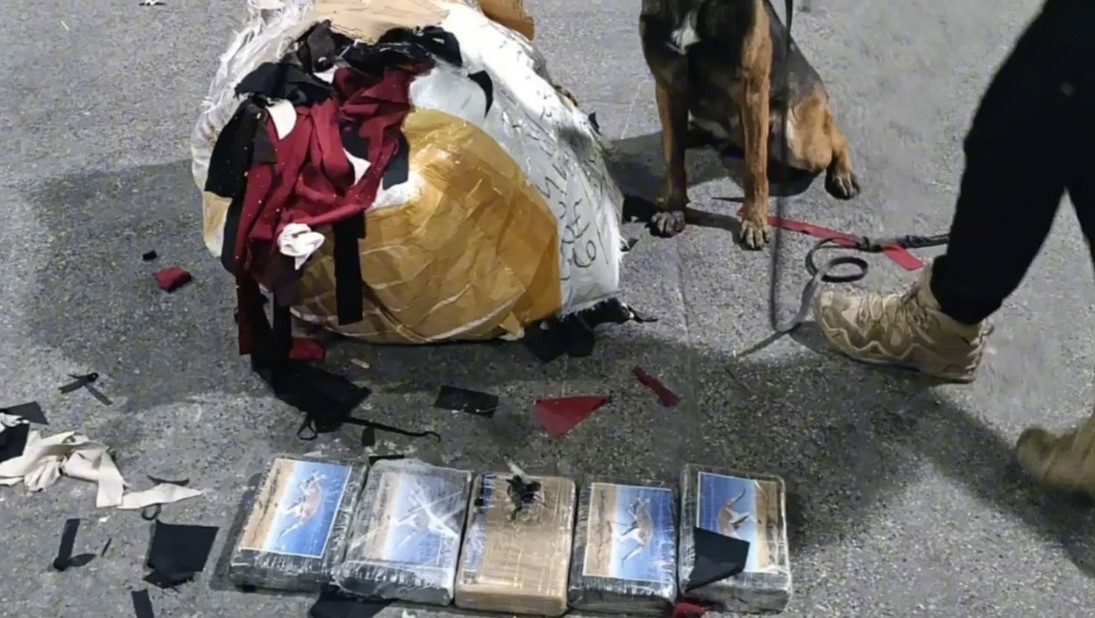 Mersin’de polis ekiplerince düzenlenen uyuşturucu operasyonunda bir işyerinde yapılan aramada