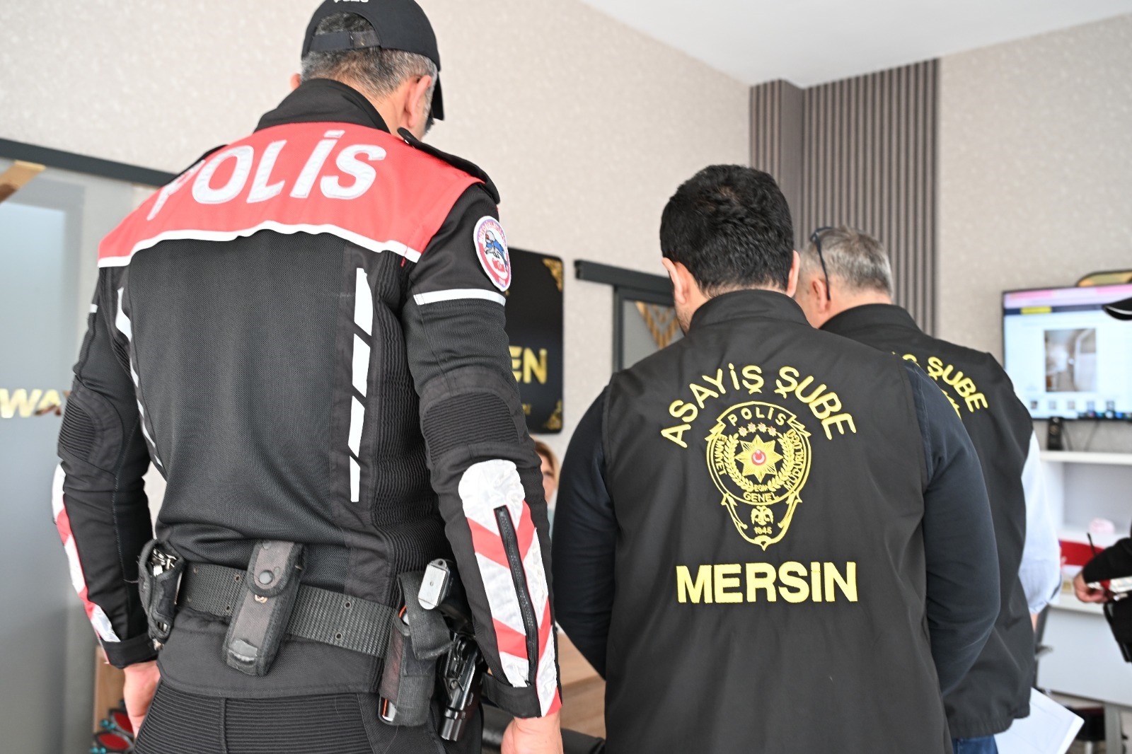 Mersin’de günü birlik evlerle kiralık araçlar denetlendi: 381 bin TL ceza