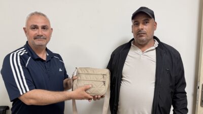 Mersin‘in Tarsus ilçesinde emekli polis, içerisinde yaklaşık 250 bin TL’lik