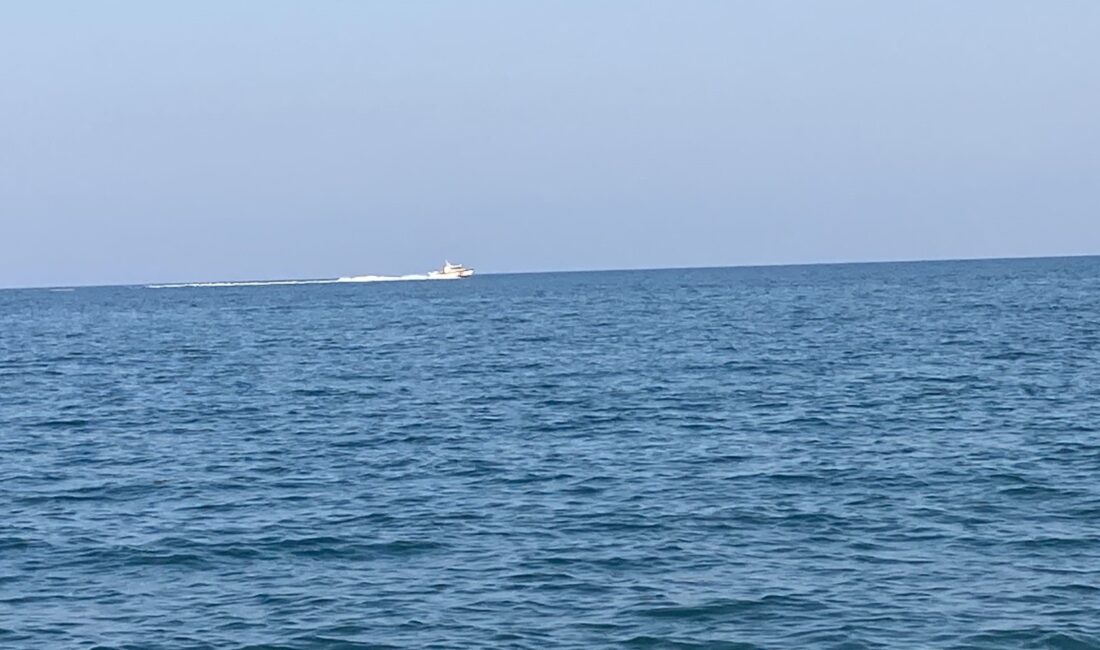 Mersin’in Silifke ilçesi açıklarında deniz yüzeyinde 2 erkek cesedi bulundu.