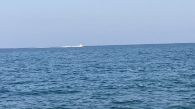 Mersin’in Silifke ilçesi açıklarında deniz yüzeyinde 2 erkek cesedi bulundu.