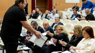 Yenişehir Belediye Meclisi toplantısında 7 yıllık görev süresini değerlendiren Başkan