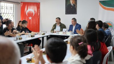 Toroslar Belediye Başkanı Abdurrahman Yıldız, Şanlıurfa ve Kahramanmaraş’ta yaşanan okul