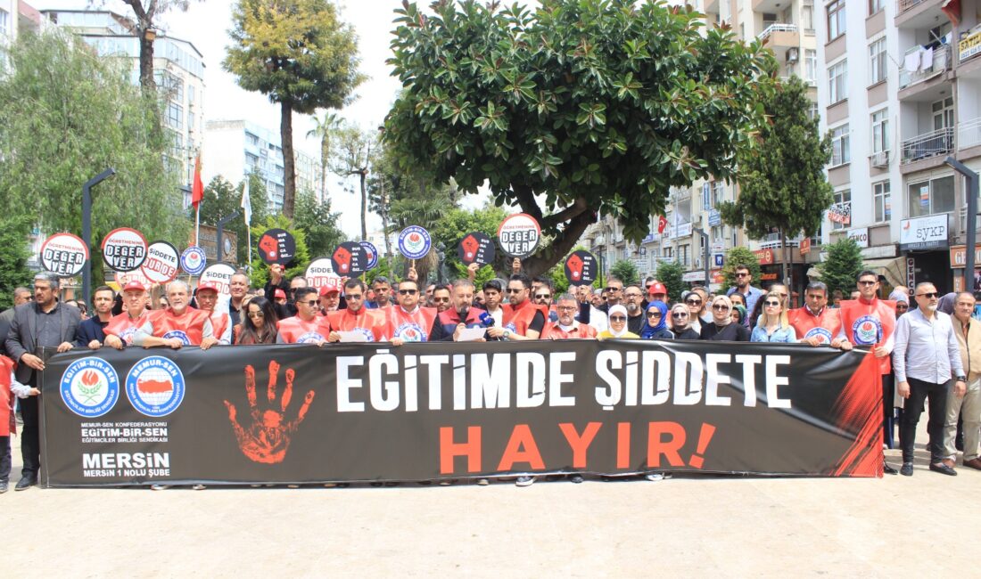 Eğitimciler Mersin’de Siverek Ahmet Koyuncu Mesleki ve Teknik Anadolu Lisesi’nde, eski