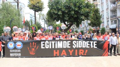 Eğitimciler Mersin’de Siverek Ahmet Koyuncu Mesleki ve Teknik Anadolu Lisesi’nde, eski