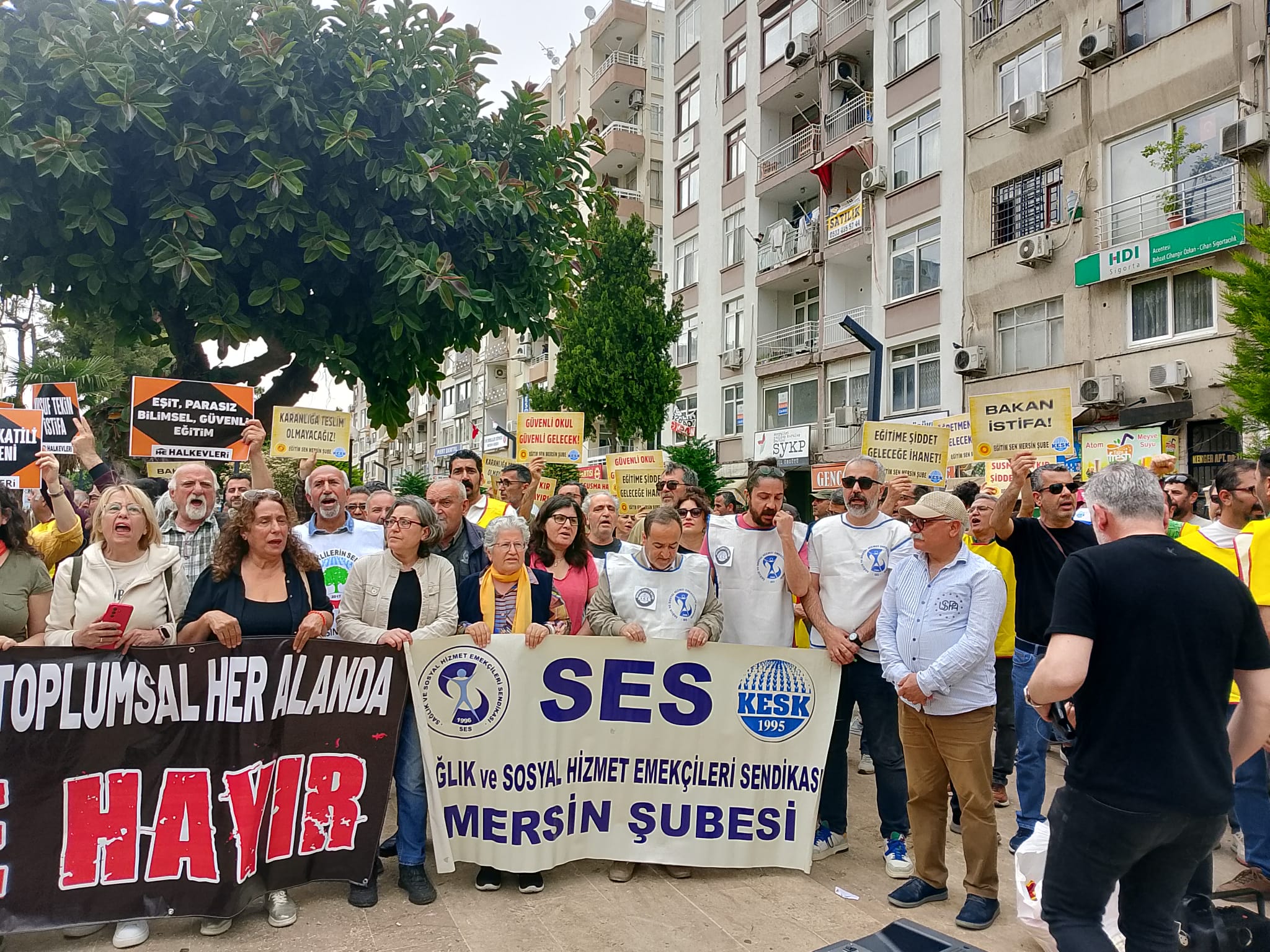 ‘ÇOCUKLARIN VE EĞİTİMCİLERİN HAYATI BU KADAR DEĞERSİZ DEĞİLDİR!’