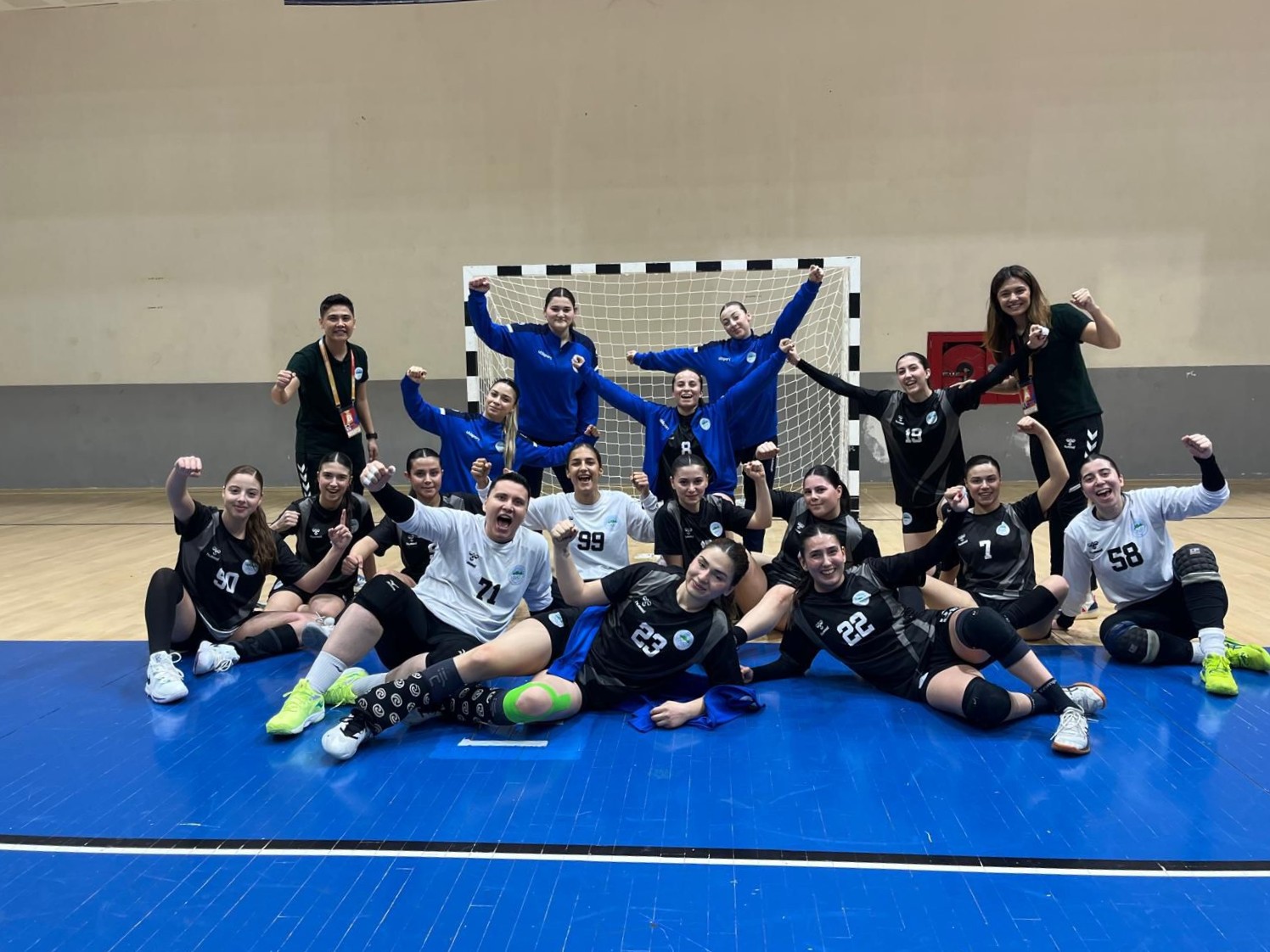 TOROSLAR’IN KADIN HENTBOL TAKIMI FİNAL-FOUR’DA