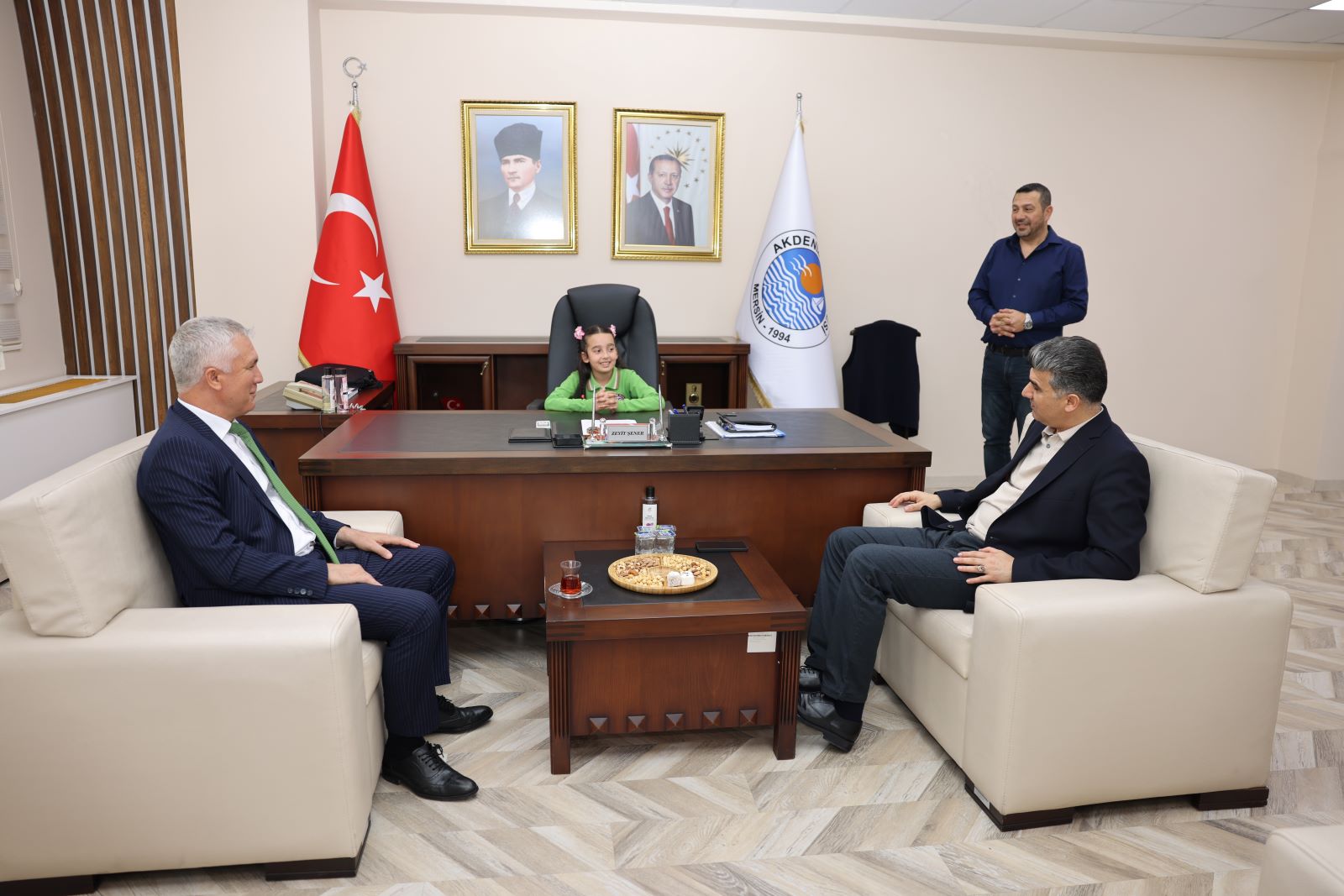 Minik Buğlem Akdeniz Belediye Başkanı Oldu