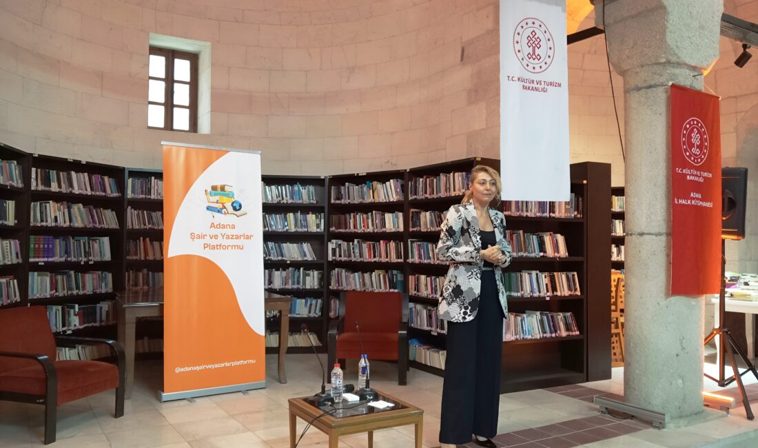 Adana Şair ve Yazarlar Platformu’nun düzenlediği “İçimizdeki Ben” söyleşisinde konuşan