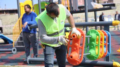 Toroslar Belediye Başkanı Abdurrahman Yıldız, Kurdali Mahallesi’nde yenilenen Şehit Jandarma