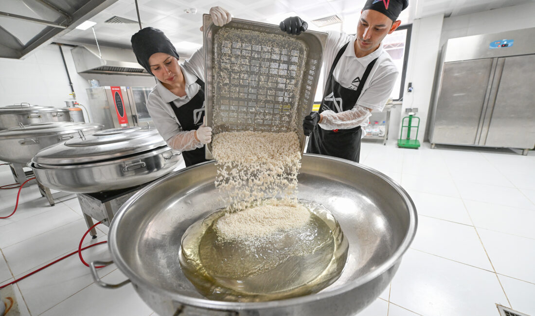 Mersin Büyükşehir Belediyesi tarafından Silifke’de hizmete açılan aşhane, hafta içi