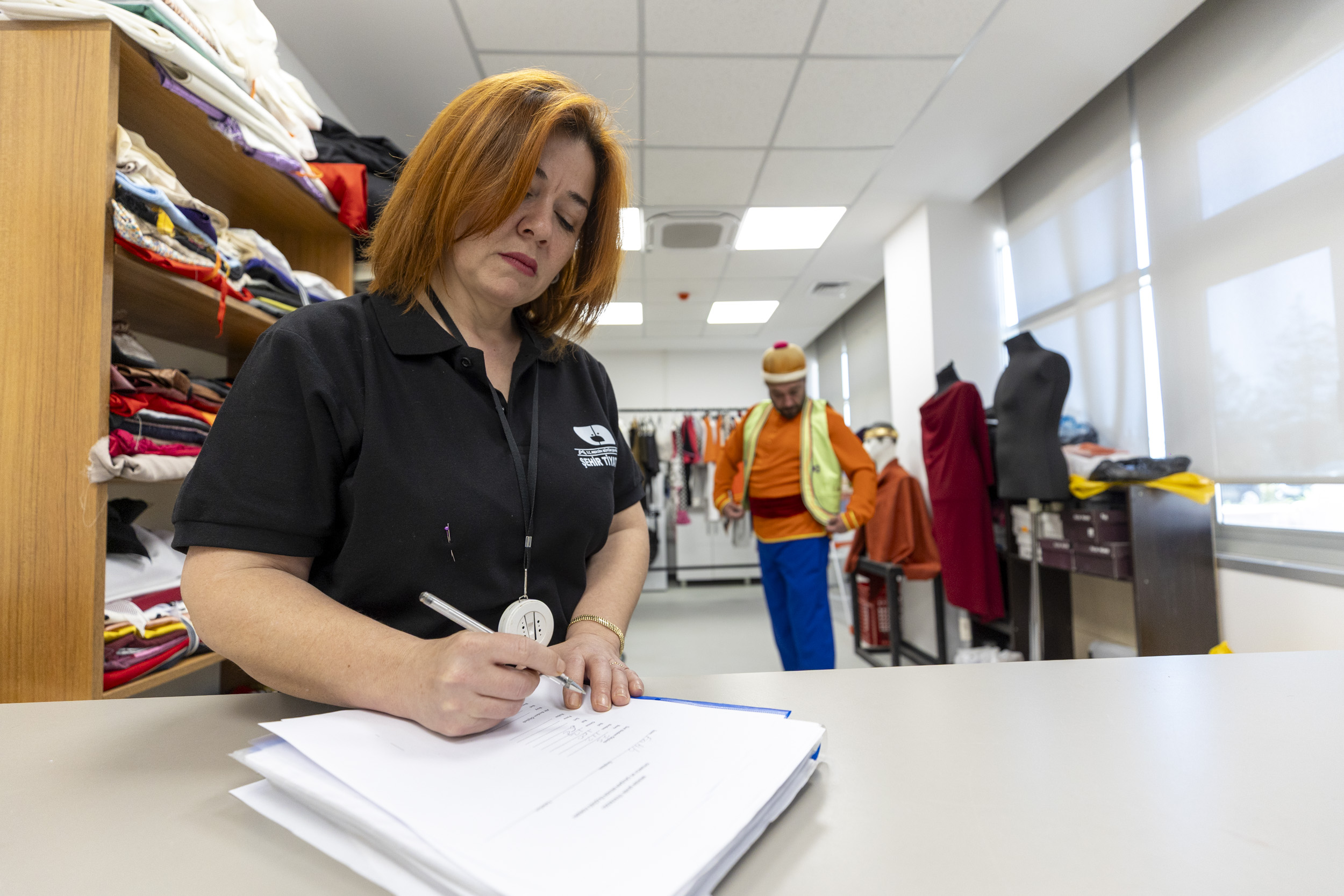 ŞEHİR TİYATROSU DİKİM ATÖLYESİNDE 14 OYUN İÇİN YÜZLERCE KOSTÜM HAZIRLANDI