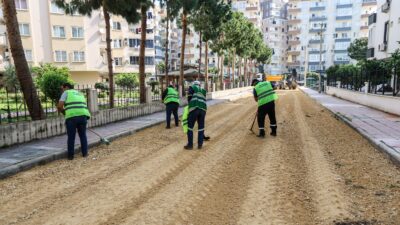 Mezitli Belediyesi Fen İşleri Müdürlüğü ekipleri, ilçe genelinde yürüttüğü asfalt