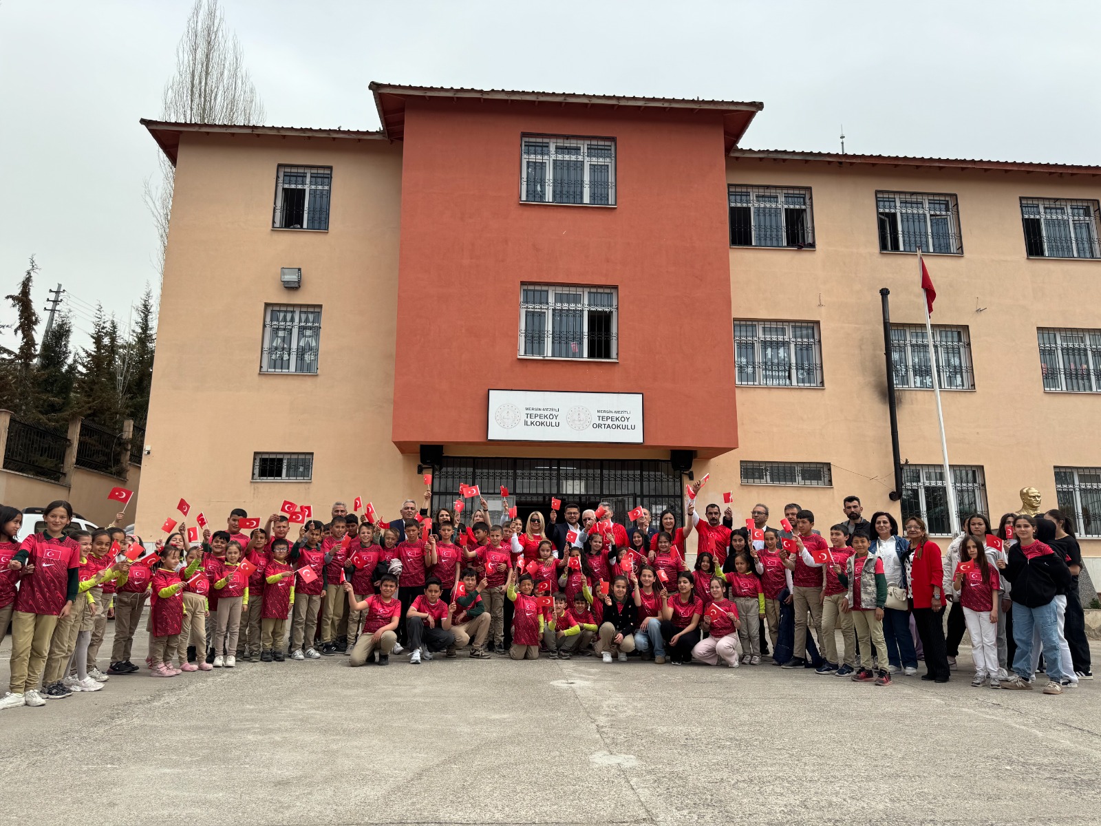 Levent Uysal’dan 23 Nisan Ulusal Egemenlik ve Çocuk Bayramı Mesajı