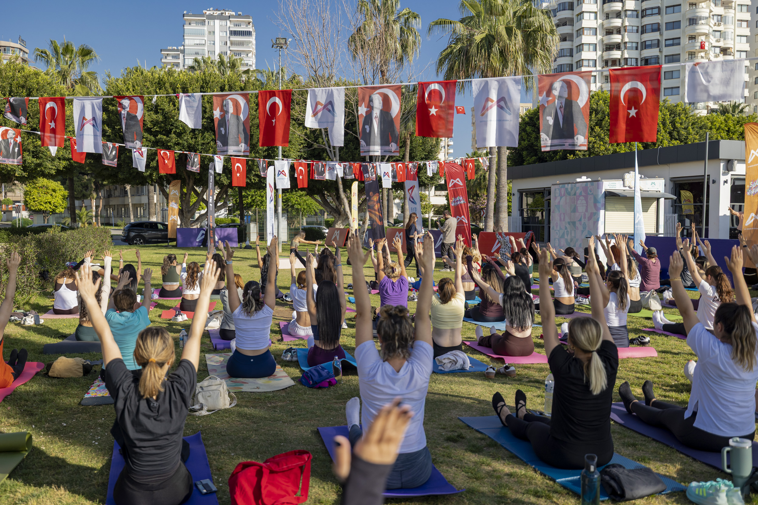 SPOR KENTİ MERSİN’DE BAHAR ENERJİSİ SAHİLE TAŞTI
