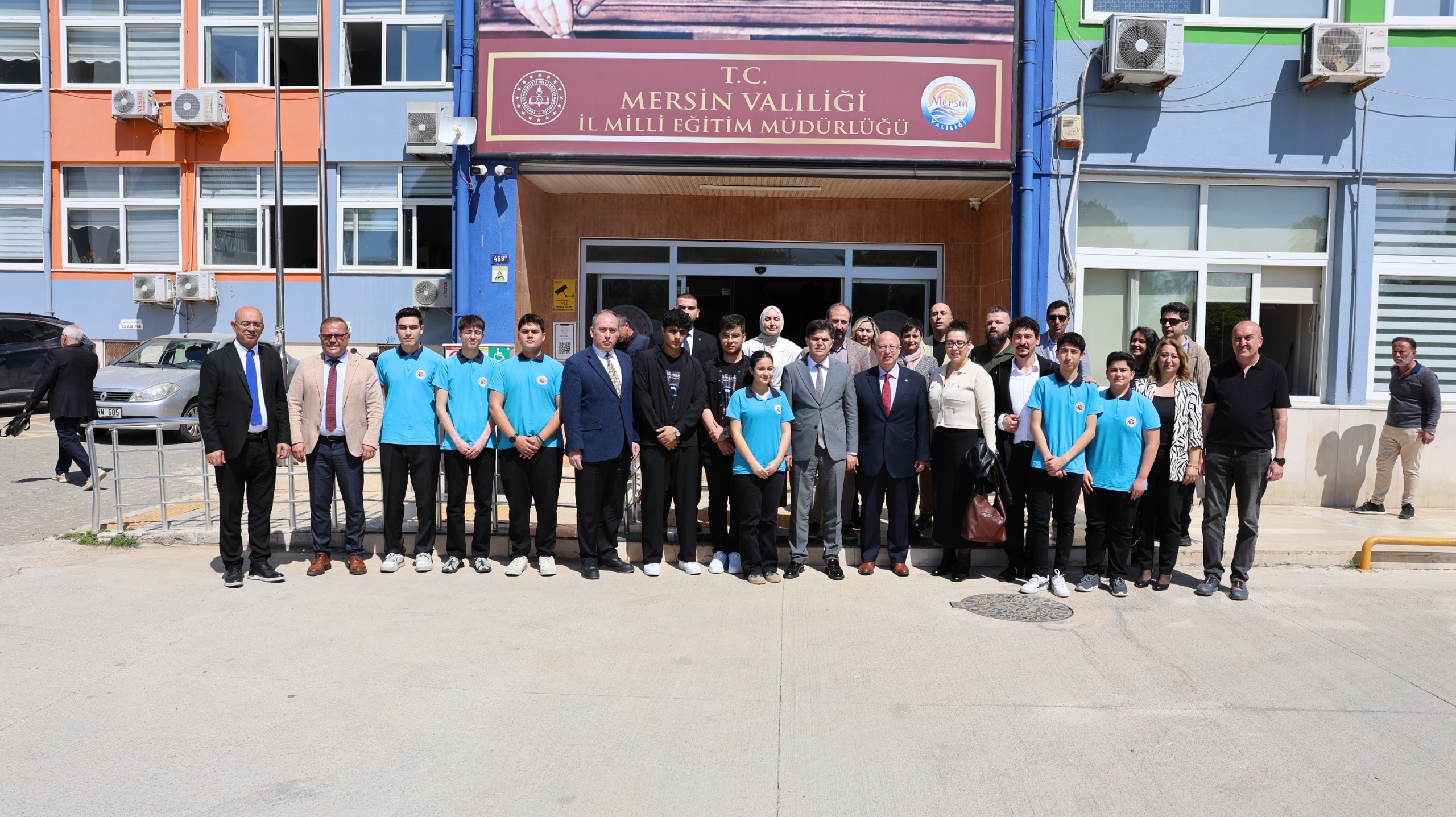 ÖZDEMİRCİ, DERECEYE GİREN ÖĞRENCİLERLE BULUŞTU