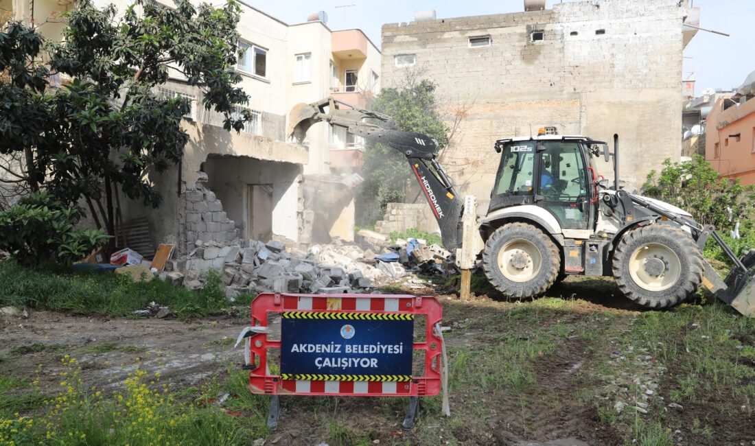Akdeniz Belediyesi, vatandaşların can ve mal güvenliğini tehdit etmesinin yanı