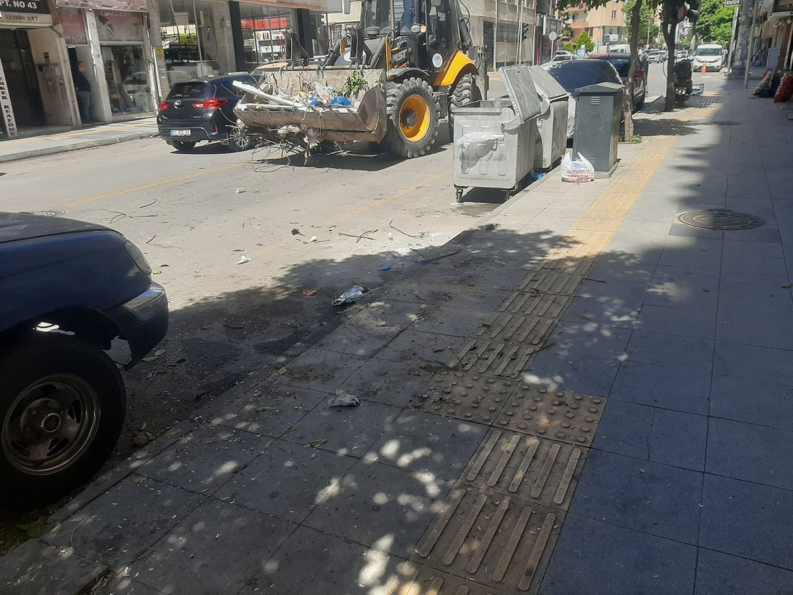 AKDENİZ BELEDİYESİ; MOLOZ, MOBİLYA VE TARIMSAL ATIKLARIN YARATTIĞI KİRLİLİĞİN ÖNÜNE GEÇİYOR