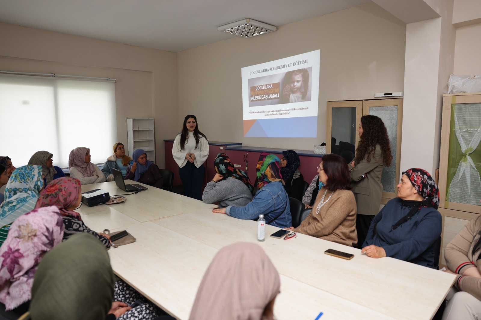 AKDENİZ’DE ÖRNEK ÇALIŞMA: HEM ÇOCUKLARA HEM AİLELERE ‘MAHREMİYET’ EĞİTİMİ