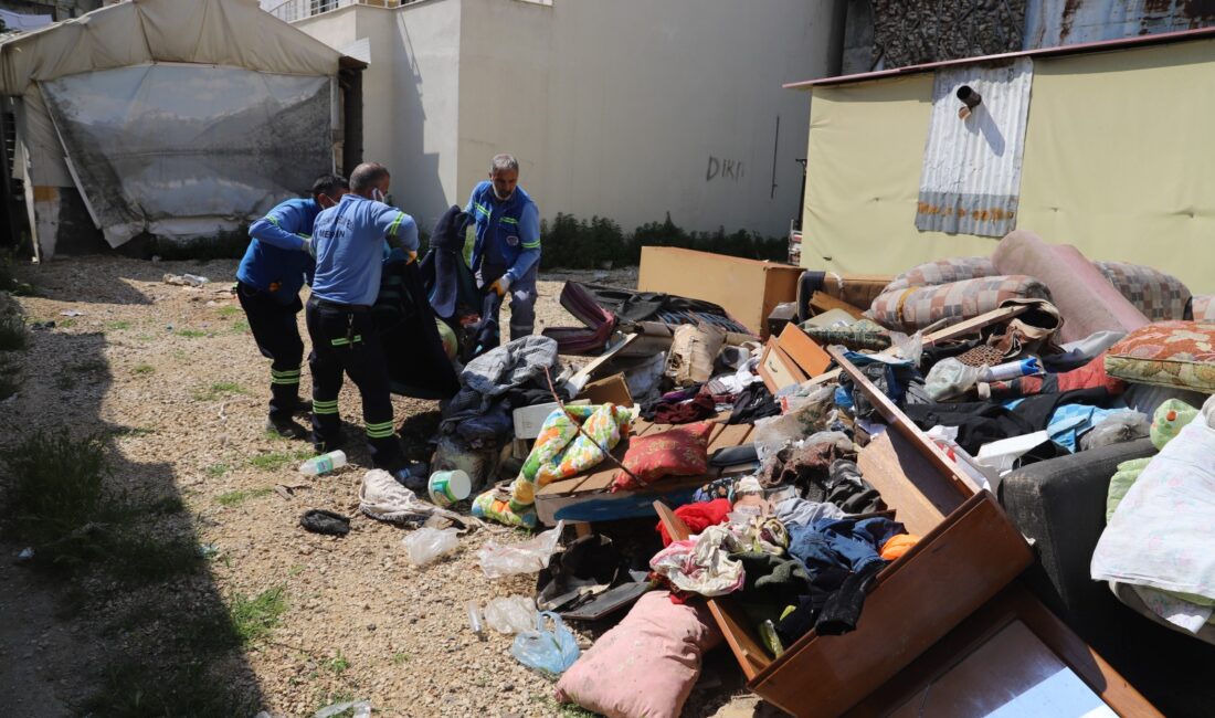 Akdeniz Belediyesi Çevre Koruma ve Kontrol Müdürlüğü ekipleri, Mesudiye Mahallesi’nde,