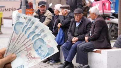 Çalışma ve Sosyal Güvenlik Bakanı Vedat Işıkhan, AKP’nin grup toplantısı öncesi