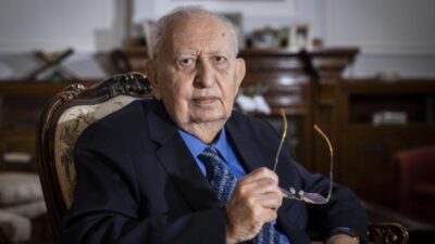 Türkiye Büyük Millet Meclisi (TBMM) eski Başkanlarından Hüsamettin Cindoruk 92 yaşında hayatını