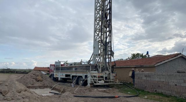 Mersin’in Erdemli ilçesine bağlı Ayaş Mahallesi’nde kaçak uygulamalara karşı uyarı geldi. Mahalle Muhtarı Bayram