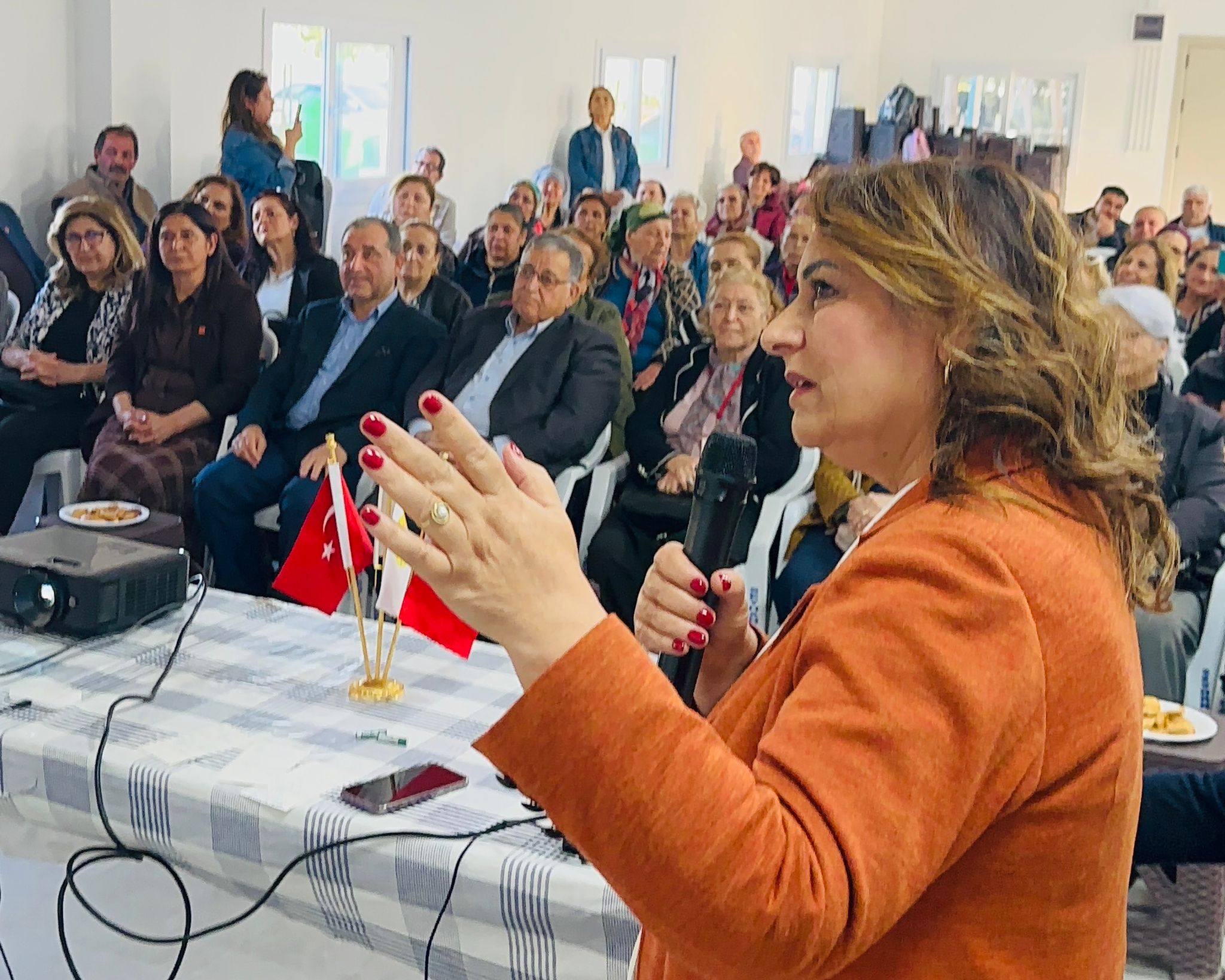 MÜZEYYEN ŞEVKİN ‘BAŞARIYA GİDEN YOL’ SÖYLEŞİSİNİN KONUĞU OLDU