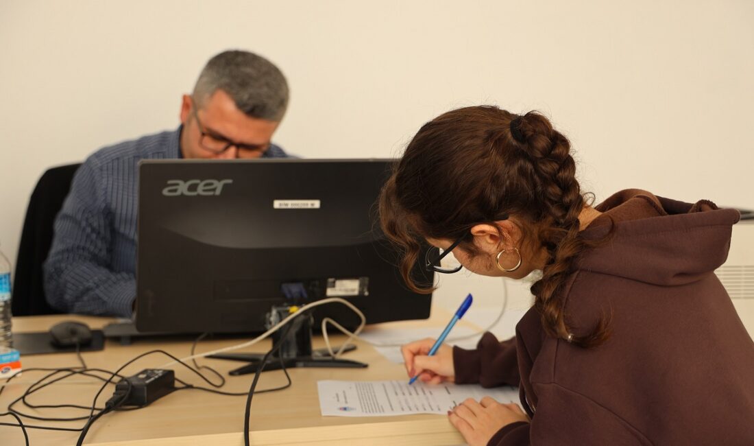 TOROSLAR BELEDİYESİ ÖĞRENİM YARDIMININ 2’NCİ TAKSİDİNİ HESAPLARA YATIRDI Toroslar Belediyesi, 2025-2026 eğitim öğretim yılında üniversiteyi yeni kazanan gençlere