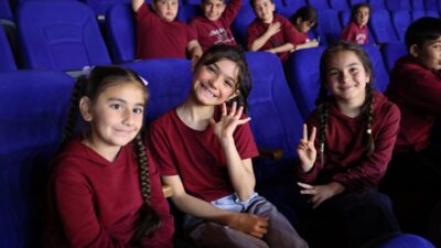 Günümüzde çocuklar arasında hızla yaygınlaşan internet kullanımı ve dijital oyunlara