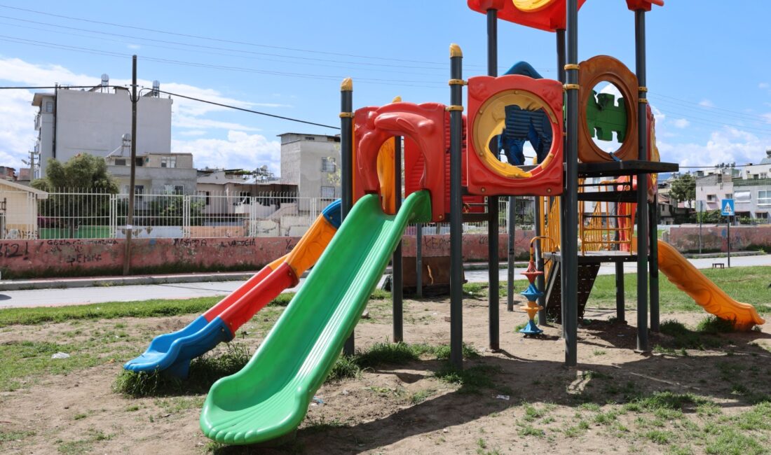 Mersin’in Akdeniz ilçesinde, çocukların ve vatandaşların sosyal kullanımına sunulan Sakarya