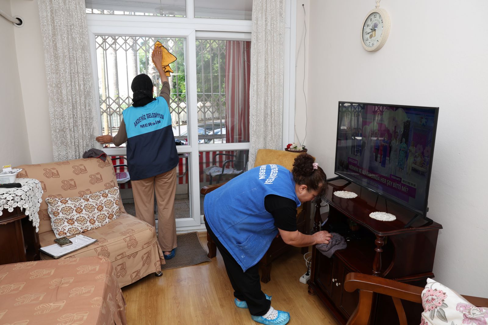 AKDENİZ BELEDİYESİ’NDEN YÜZLERİ GÜLDÜREN HİZMET
