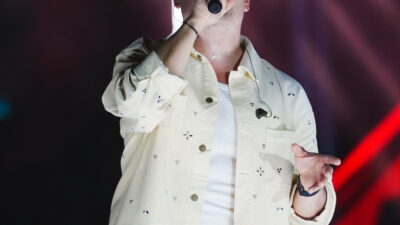 Mersin Kültür Yolu Festivali’nin ilk gününde Soli Sahili’nde konser veren