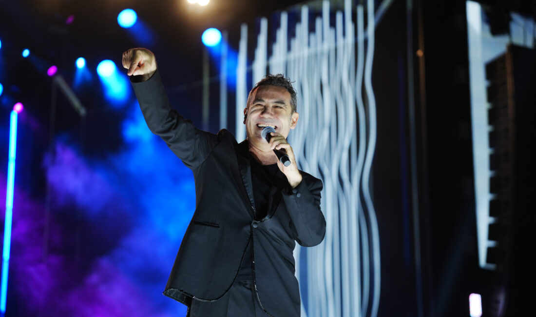 Mersin Kültür Yolu Festivali’nin sekizinci gününde sahne alan sevilen sanatçı