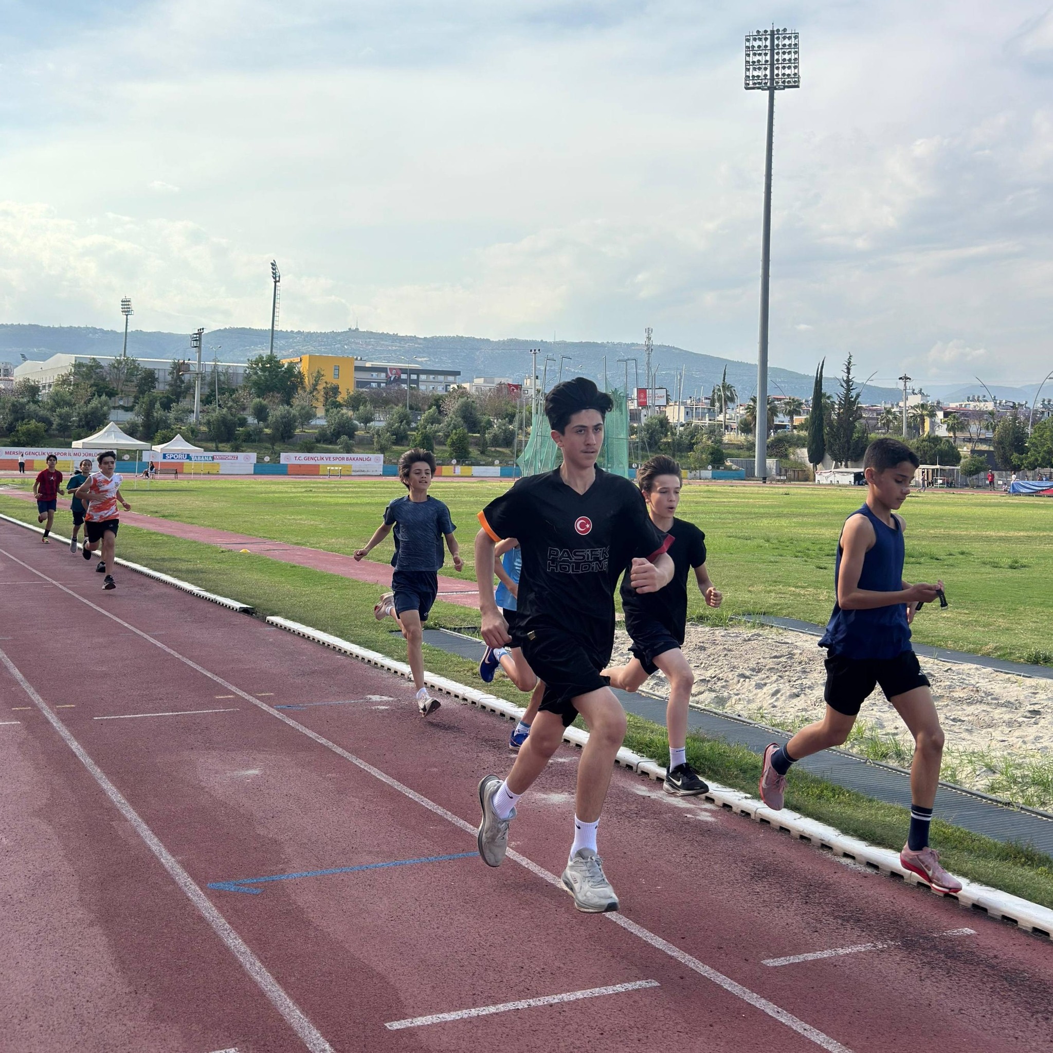 Gençliğin Enerjisi Atletizm Pistinde Yükseldi